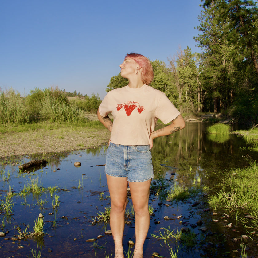 Annalyn is 5'3 and wears a cropped-length M.